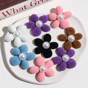 8er-Set bunte beflockte Blumenanhänger mit Perlen für DIY Haarschmuck und Bastelbedarf