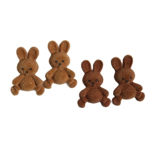 Set mit vier braunen beflockten Hasenfiguren für DIY-Schmuck und Bastelzubehör