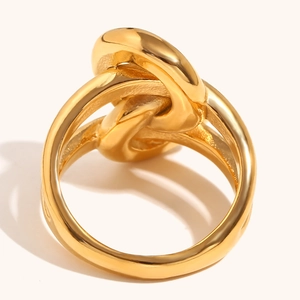 Double-layered knotted gold ring in 18K gold plated stainless steel with mirror finish