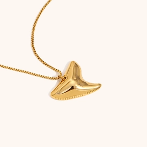 Minimalist 18K gold plated stingray shark tooth pendant necklace with box chain for women