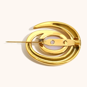 Spilla elegante in acciaio inossidabile placcato oro 18 carati a forma di spirale