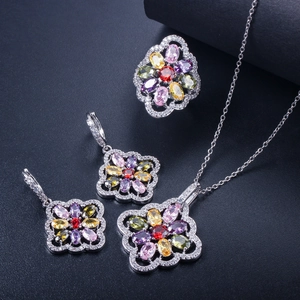 Luxus Kupfer Zirkonia Blumen Schmuckset Mit Halskette Ohrringen Und Ring Hohl Ethno-Stil Schmuck Für Damen Hochzeit