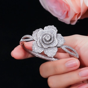 Sparkling silver flower bracelet with paved cubic zirconia in an open adjustable design