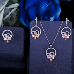 Luxuriöses Kupfer Weißgold Plattiert Zirkonia Schmuckset Blume Kleeblatt Anhänger Halskette Ohrringe Ring Set Für Damen Hochzeit Bankett Schmuck