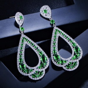 Boucles d'Oreilles Pendantes Luxueuses en Cuivre Goutte d'Eau Creuse pour Femme Incrustées de Zirconia Tige en Argent Sterling 925 Bijoux de Mariage