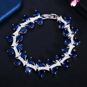 Luxe diepblauw zirkoon armband met zilveren plating en pavé-gezette accenten