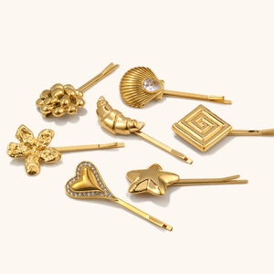 Détail de 7 barrettes dorées aux designs géométriques et floraux créatifs pour femmes