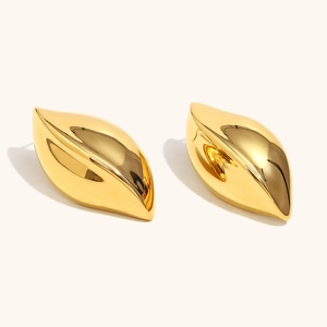 Pendientes de botón en acero inoxidable chapado en oro de 18K con acabado brillante