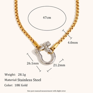 Collier à maillons en U fer à cheval en acier plaqué or 18 carats avec chaîne 47cm