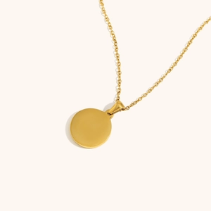 Minimalistische 18K vergoldete Edelstahlkette mit poliertem runden Muschelanhänger