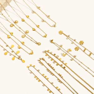 Collares de acero inoxidable bañados en oro de 18K con dijes de corazón y flores en piedra