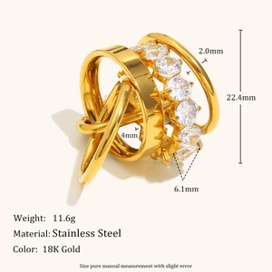 Mehrlagiger Edelstahlring mit 18K Goldbeschichtung und funkelnden Zirkonsteinen