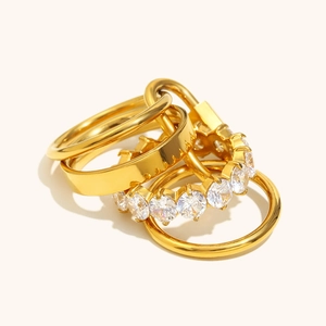 18K vergoldetes Mehrschicht-Ring-Set aus Edelstahl mit ovalen Zirkonia-Steinen