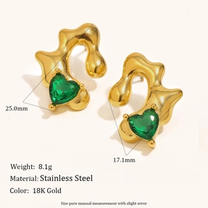 Unregelmäßige Ohrringe aus 18K vergoldetem Edelstahl mit grünem Herz-Zirkonia Stein