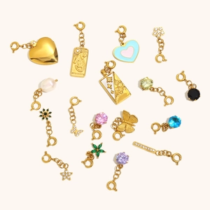 Set di ciondoli in acciaio inossidabile placcato oro 18K con cuori e gemme