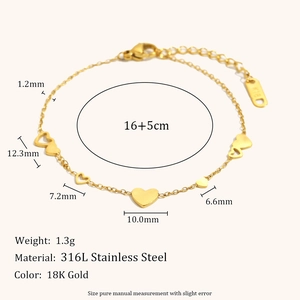 Bracciale minimalista in acciaio inossidabile placcato oro 18K con cinque ciondoli a cuore