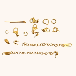 Macro-opname van 18K vergulde karabijnsluitingen en DIY sieraden verlengketting sets