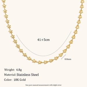 Makroaufnahme der 18K vergoldeten Edelstahl-Blumenkette mit 8,8 mm Blumendetails