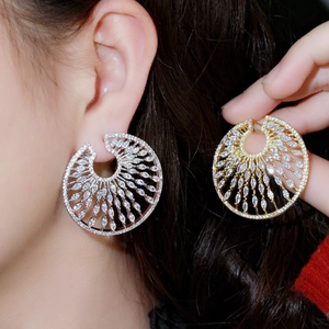 Orecchini a disco cavo con micro-pave di zirconi marquise in finitura oro e argento