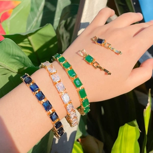 18K vergoldetes Armband mit quadratischem AAA Zirkonia in Blau, Weiß und Smaragdgrün