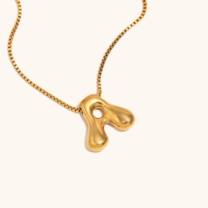 Collana in acciaio inossidabile placcata oro 18K con ciondolo lettera A a bolla su catena