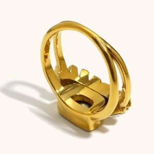 Anillo de doble capa de acero inoxidable chapado en oro de 18K con diseño de corona