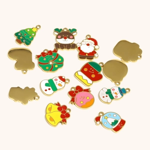 Bunte Emaille-Weihnachtsanhänger mit Goldbeschichtung für DIY-Schmuckherstellung