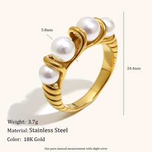 Bague vague élégante en acier inoxydable plaqué or 18 carats avec quatre perles