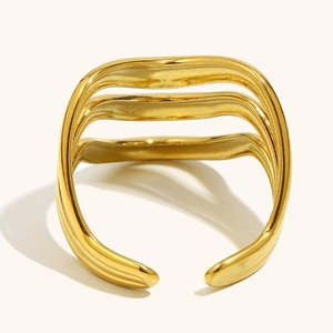 Minimalistischer vergoldeter Edelstahlring im dreilagigen Wellendesign für Damen