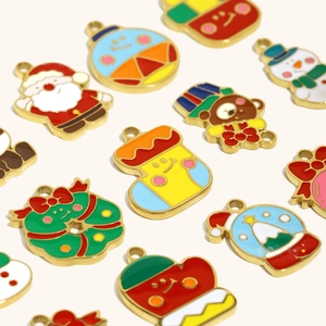 Weihnachts-Set mit Schneemann- und Nikolaus-Anhängern aus 18K vergoldetem Edelstahl
