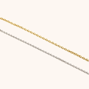 Dettaglio della catena a maglie in acciaio inossidabile placcato oro 18K e argento