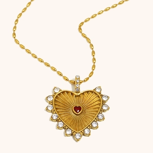 Vintage-Halskette mit Herzanhänger aus 18K vergoldetem Edelstahl und rotem Zirkon
