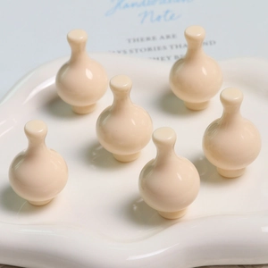 Set di sei ciondoli a vaso in resina color crema per gioielli fai-da-te e decorazioni