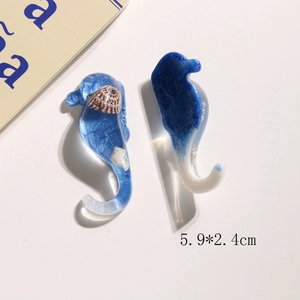 Blue resin seahorse charm with natural shells, size 5.9x2.4cm for DIY crafts