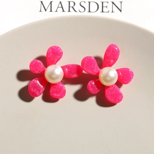Detailed view of matte pink tulip flower charms with center pearls for DIY hair accessories
