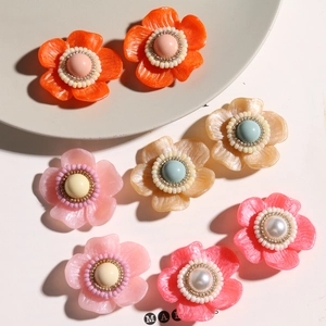Bunte Harzblumen-Anhänger in verschiedenen Farben für DIY-Schmuck und Haarschmuck