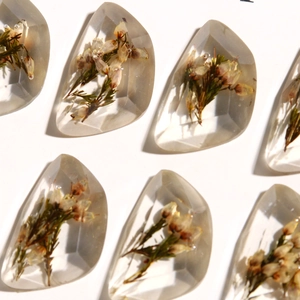 Faceted transparent resin charms with dried flowers for DIY hairpins and phone cases