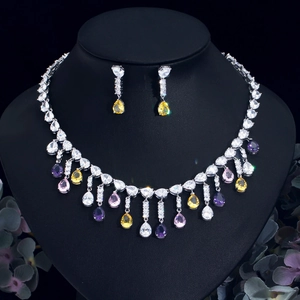Conjunto de collar y pendientes de lujo con circonitas arcoíris y gemas de colores vivos