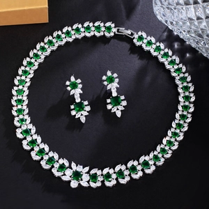Collection de Colliers et Boucles d'Oreilles de Luxe en Zirconia Vert Émeraude pour Femmes Accessoires de Bijoux de Soirée
