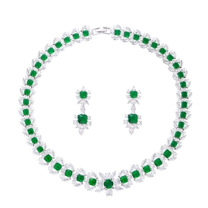 Parure de bijoux de luxe avec émeraude et zircon, collier et boucles d'oreilles