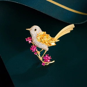 Luxury Copper Zirconia Bird Brooch For Women Vivid Magpie On Branch Flower Brooch Pins Western Style Elegant Jewelry Gift
