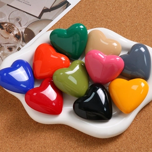 Colorful resin heart pendants for DIY jewelry and keychains displayed on a stylish tray
