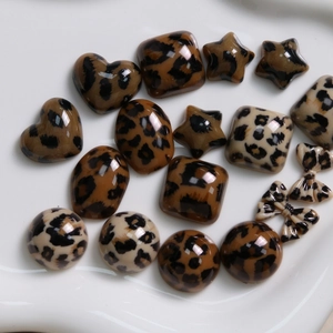 Diverse luipaardprint bedeltjes in hart ster en vierkant vormen voor DIY sieraden