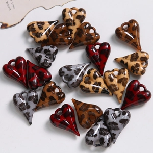 Détails de breloques en forme de cœur léopard pour la création de bijoux et porte-clés