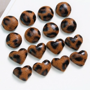 Leopard print round and heart-shaped fabric buttons for DIY jewelry and hair accessories