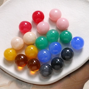 Close-up of 15.5mm ink-wash style round resin beads for DIY jewelry and hair accessories