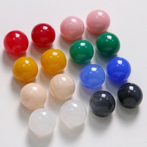 Detailed top view of 20mm colorful resin beads with ink-wash finish for jewelry DIY