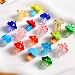 Perline a fungo in vetro traslucido colorato con pois per la creazione di gioielli