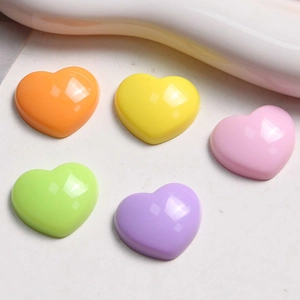 Colorful high-gloss acrylic heart charms in five vibrant shades for DIY crafts