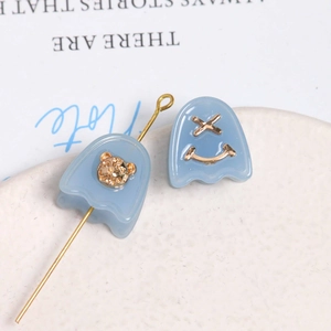 Macro di ciondoli in resina azzurra con orsetto dorato e faccina per gioielli fai da te